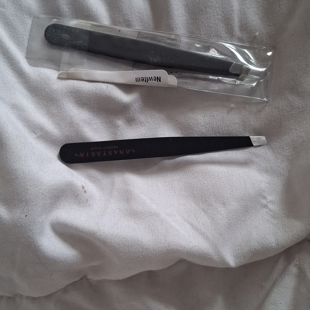 Anastasia Beverly HIills Sleek Black Grooming Tweezers Sell $28 A Piece Online.